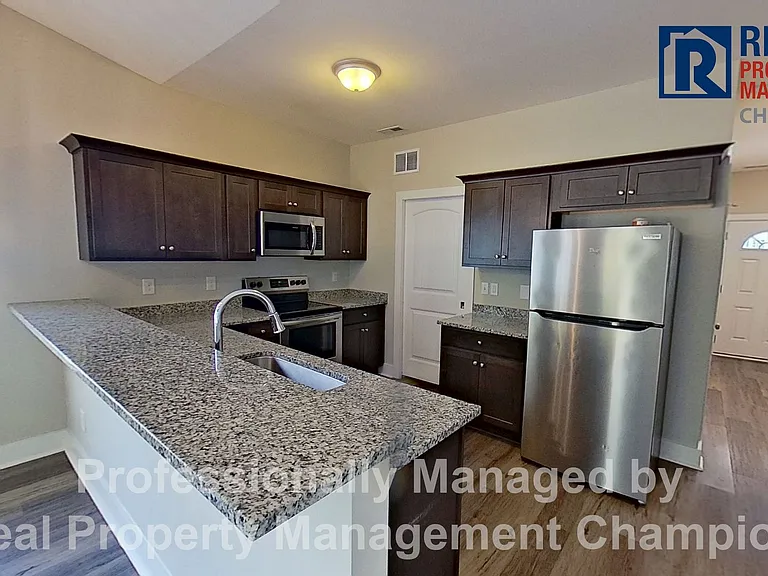 305 Cypress Ave — Photo 5