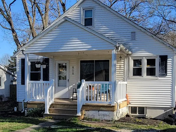 808 W William St, Monticello, IL 61856