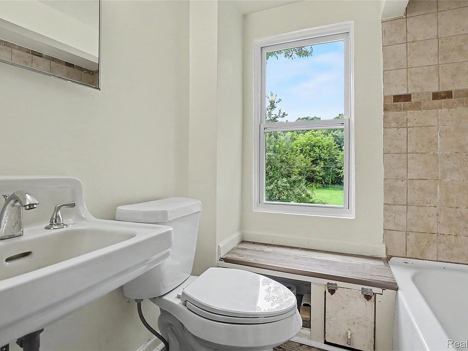 5388 Davison Rd, photo 27