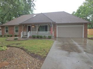 2807 SW Maupin Ln, Topeka, KS 66614