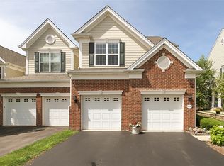 1138 Falcon Ridge Dr, Elgin, IL 60124