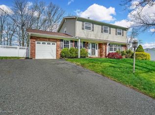 9 Old Bridge Dr, Howell, NJ 07731