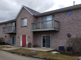 5696 Andrews Dr APT 8, Roscoe, IL 61073