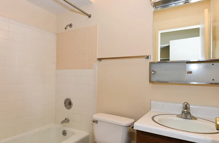 411 S Henderson St — Photo 9