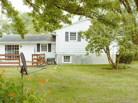5th image of 305 Huronia Beach Dr