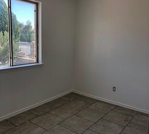 3rd image of 10801 Chert St