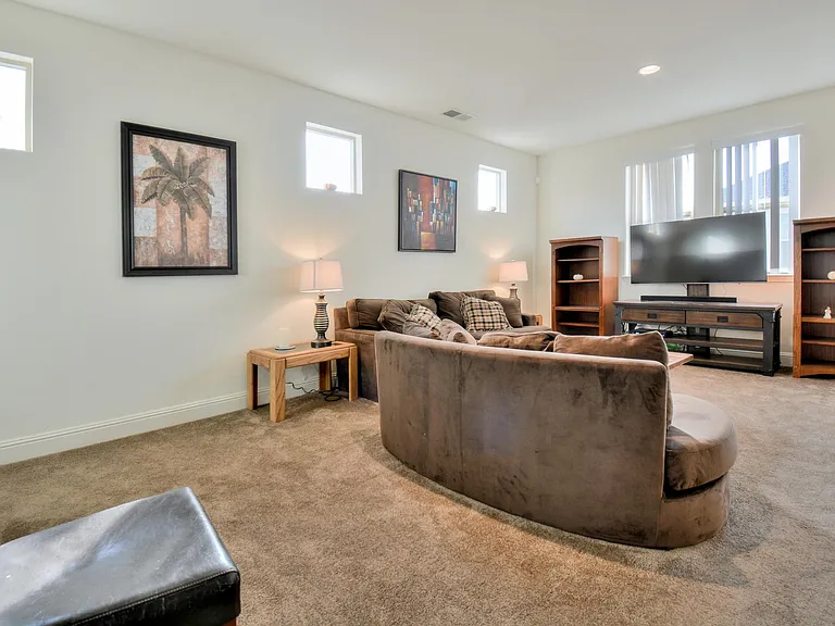 2569 N Village Dr — Photo 2