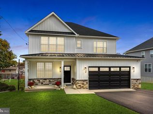 9071 Pine Rd, Philadelphia, PA 19115