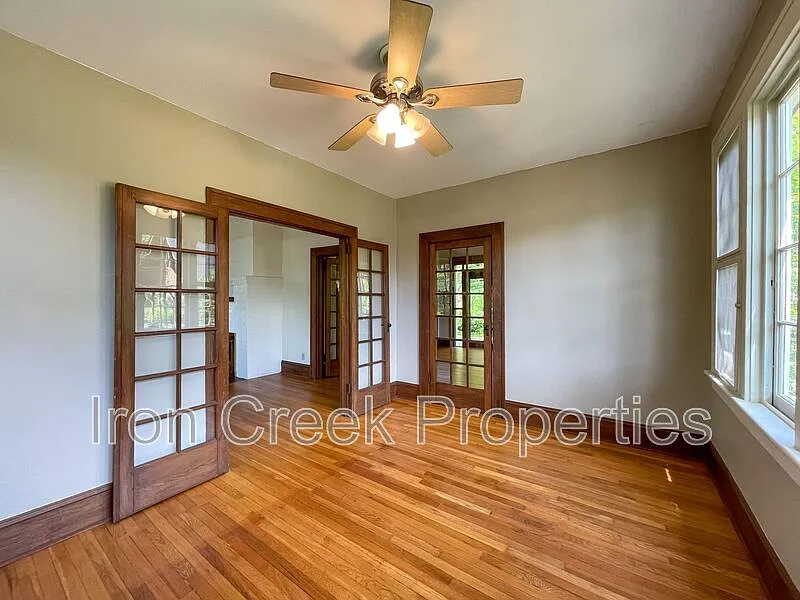 4 bed, 2.5 bath, 2400 sqft, $3,150 — Photo 4