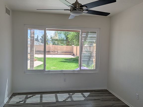 3rd image of 621 W Aire Libre Ave