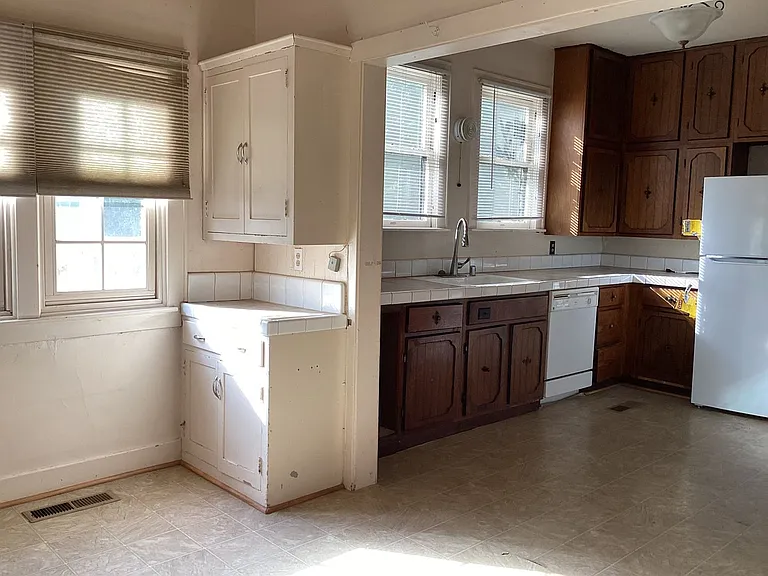 1330 Broadway St — Photo 8