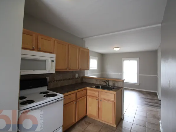 948 Park St SW #2, Grand Rapids, MI 49504