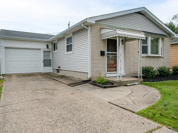 127 Madaline Ln, Depew, NY 14043