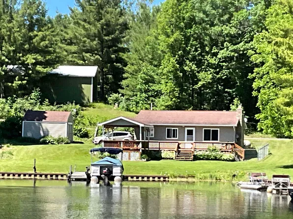 483 2nd Ave, Hale, MI 48739