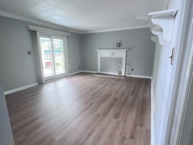 8407 Thornton Rd — Photo 7