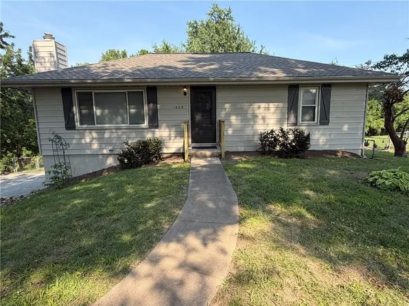 1809 N Jennings Rd, Independence, MO 64058