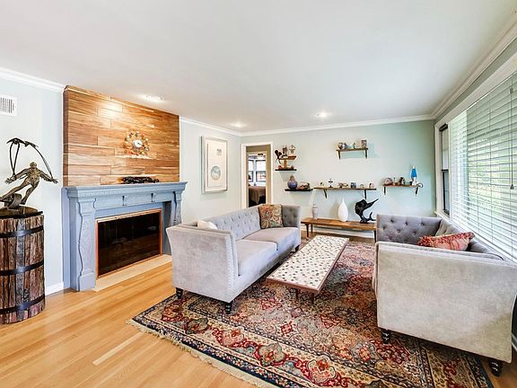 3rd image of 1353 Golf Ave