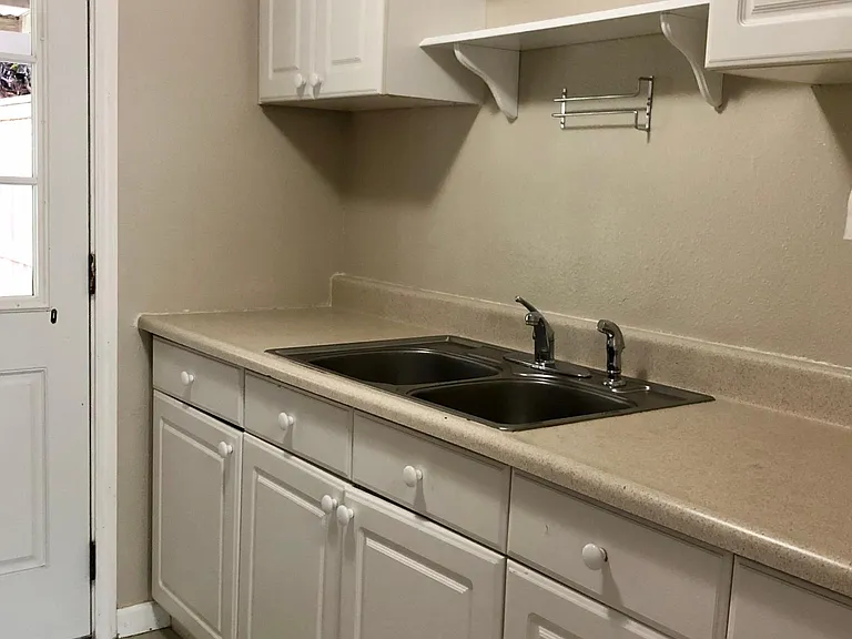 1544 Olympic Ave — Photo 5