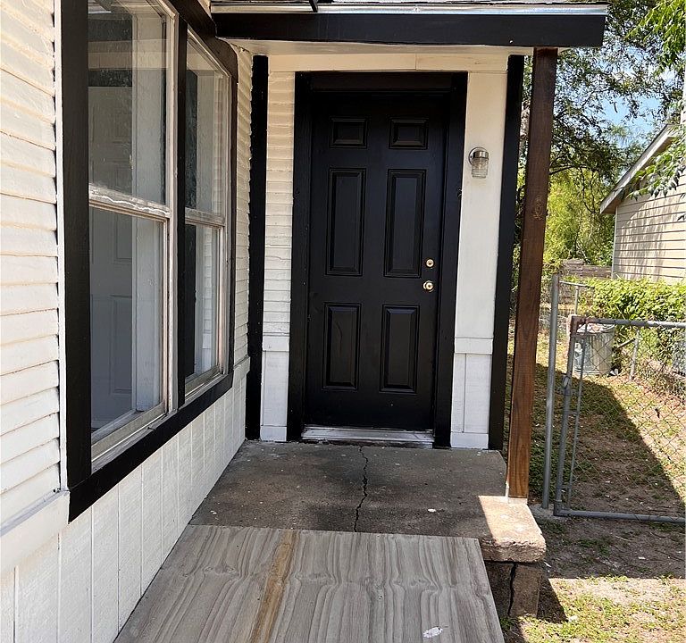 1st image of 409-411 E 5th St #1