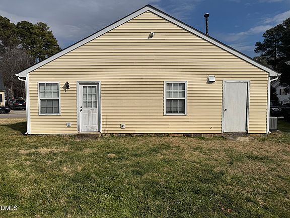 3rd image of 2825 Midway Park Ct