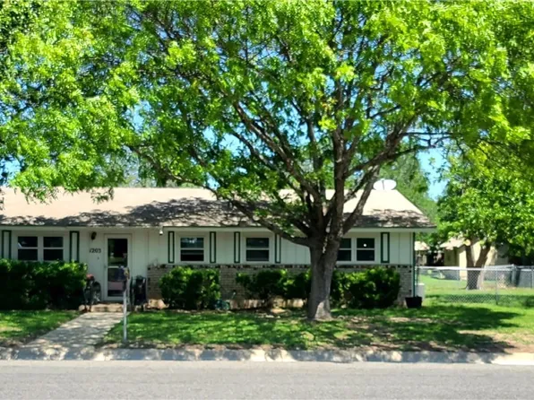 1203 W 1st St, Lampasas, TX 76550