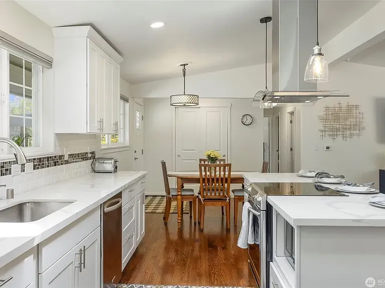 5220 201st Pl SW — Photo 3