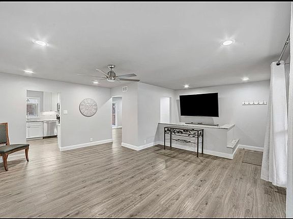 2nd image of 1421 Jaywood Dr
