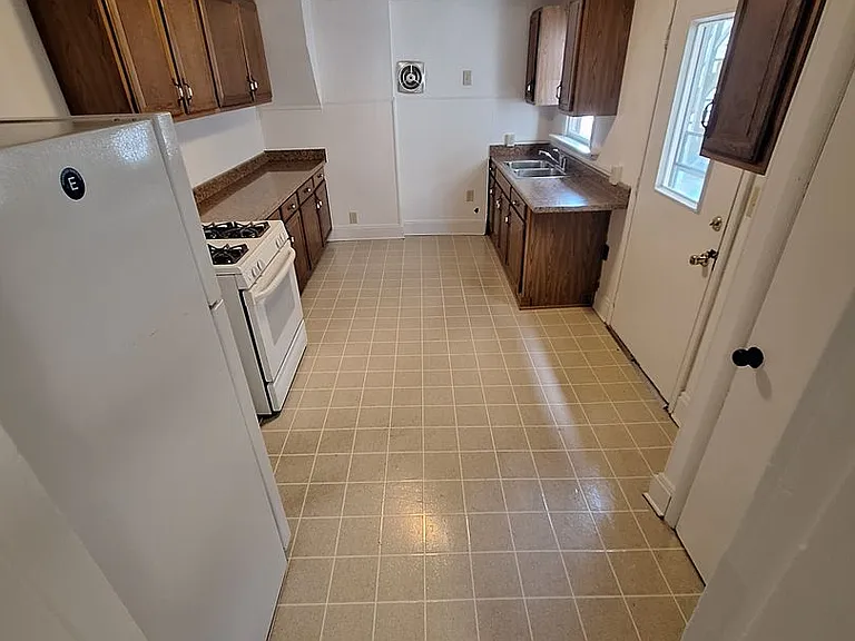 207 S Beaver St — Photo 2