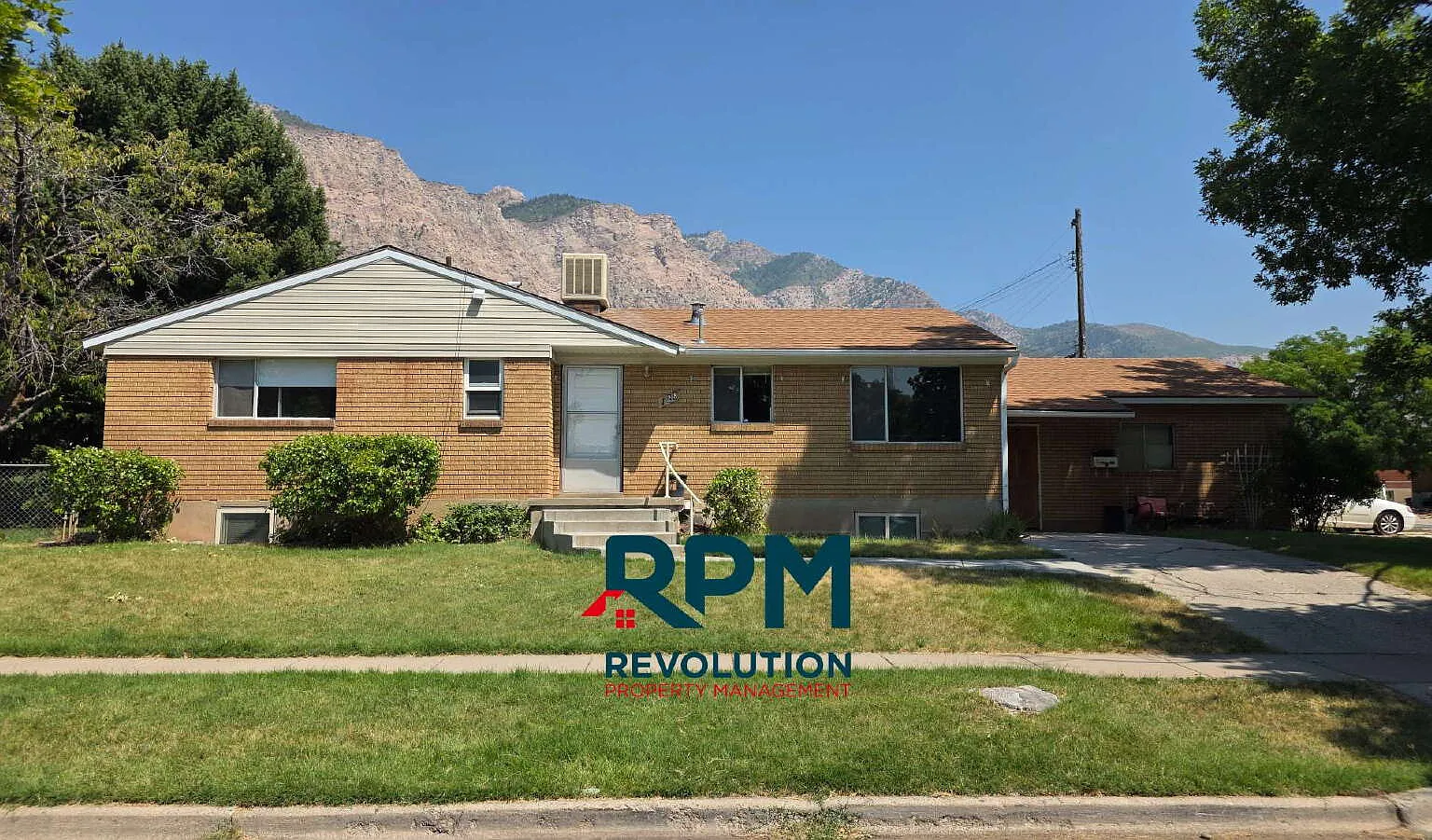 3 bed, 1.0 bath, $1,650 — Photo 2