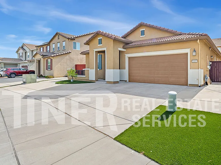 8409 Stara St — Photo 4
