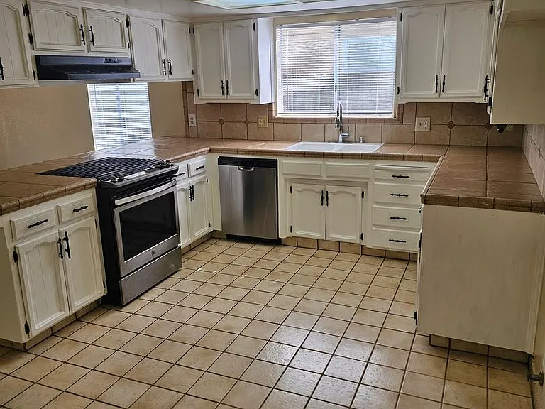 1784 Ben Franklin Ave — Photo 5