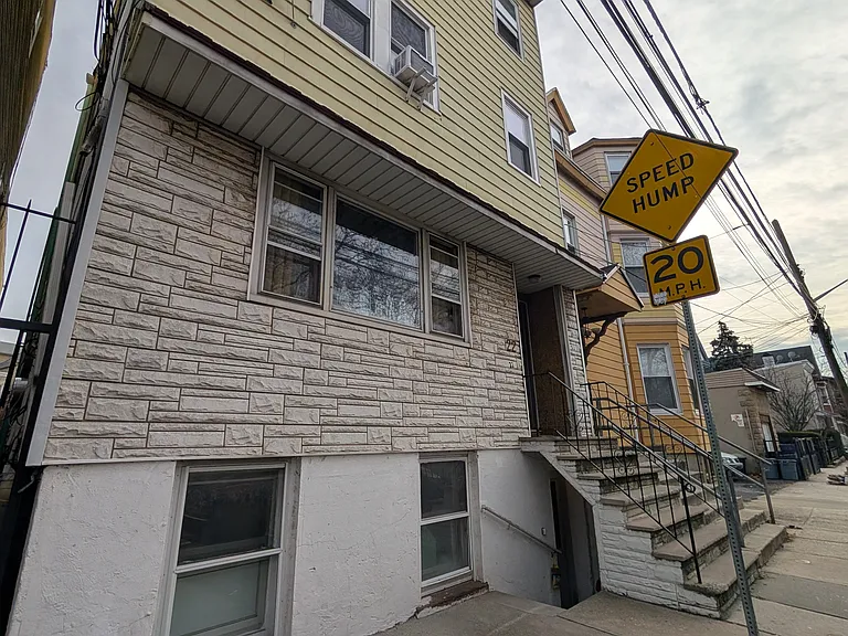 22 Somme St #3 — Photo 1