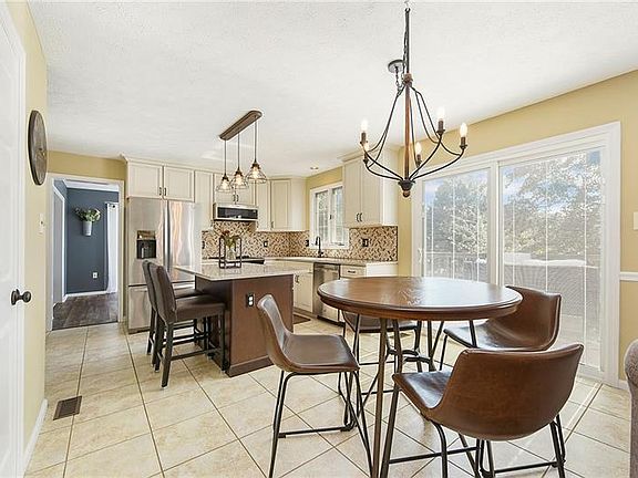 5th image of 602 Meadow Glen Ct