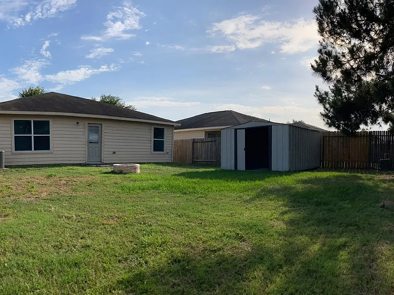 4047 Pedernales River Ln — Photo 36
