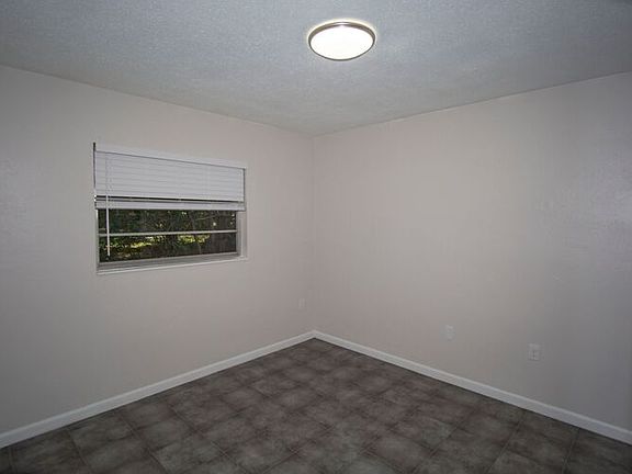 3rd image of 832 N Hyer Ave