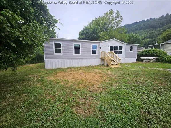 101 Ballard St, Cabin Creek, WV 25035