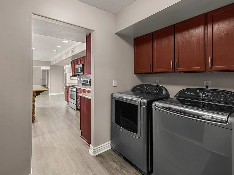 6724 N 58th Pl — Photo 20
