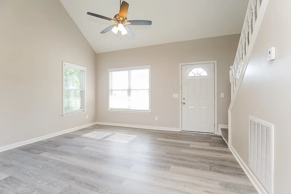 3 bed, 2.0 bath, 1252 sqft, $2,015 — Photo 4