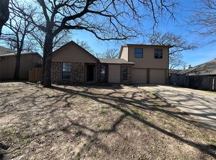 721 Timberoaks Dr, Azle, TX 76020