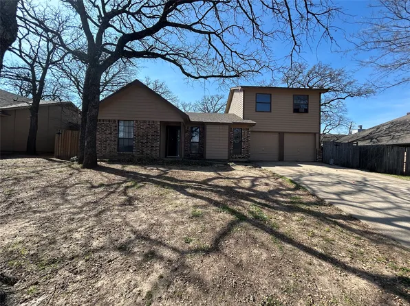 721 Timberoaks Dr, Azle, TX 76020