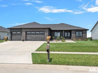 4709 Lynhurst Rd, Springfield, IL 62711