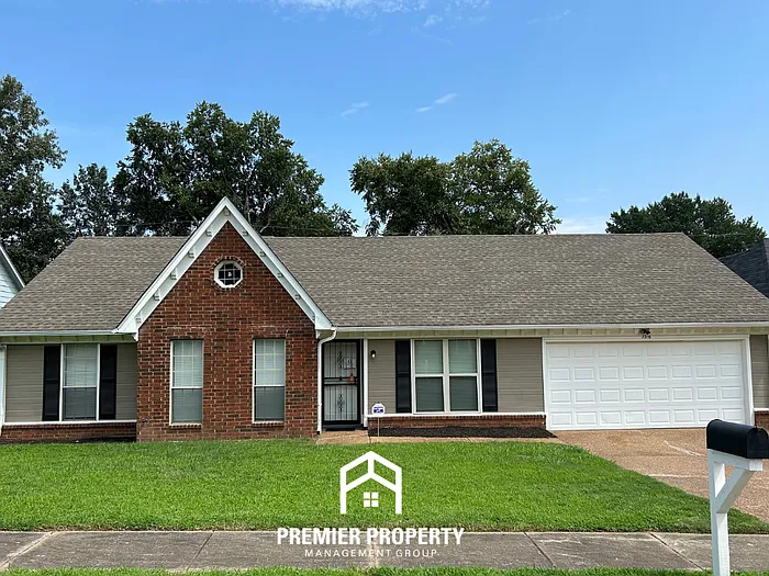 4 bed, 2.0 bath, 1600 sqft, $1,950 — Photo 1