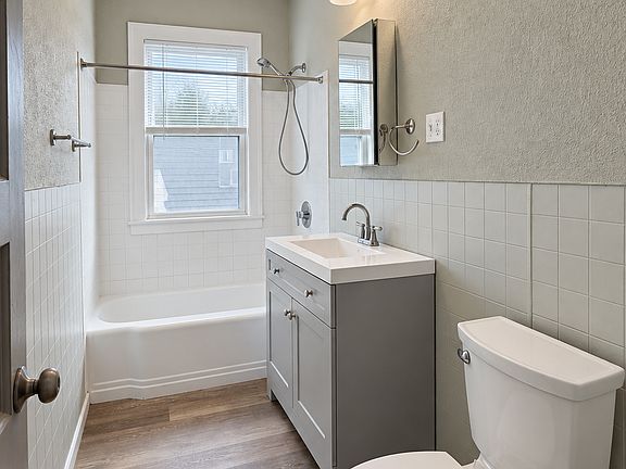 3rd image of 42 Beckford St #4