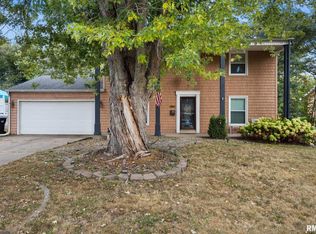 1900 Saint Clair Dr, Pekin, IL