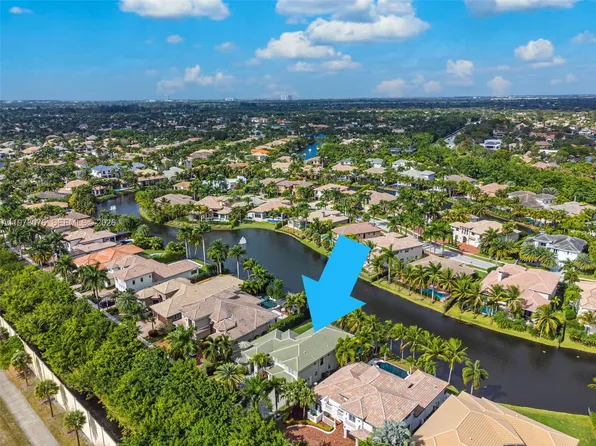 10221 Blue Palm St, Fort Lauderdale, FL 33324