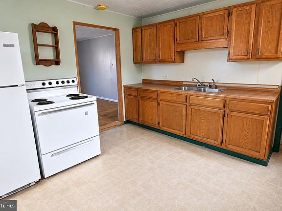 4th image of 361 Ridgley St
