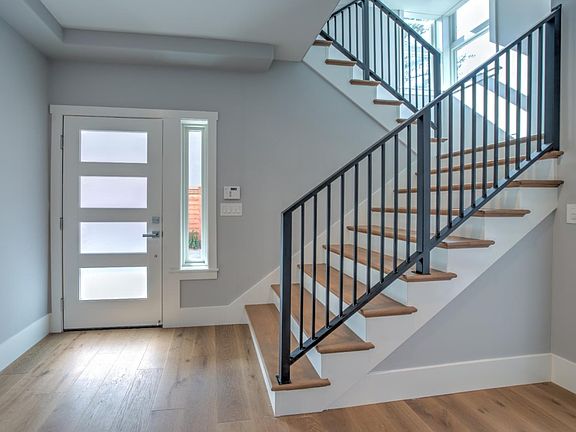 4th image of 19 Lodato Ave