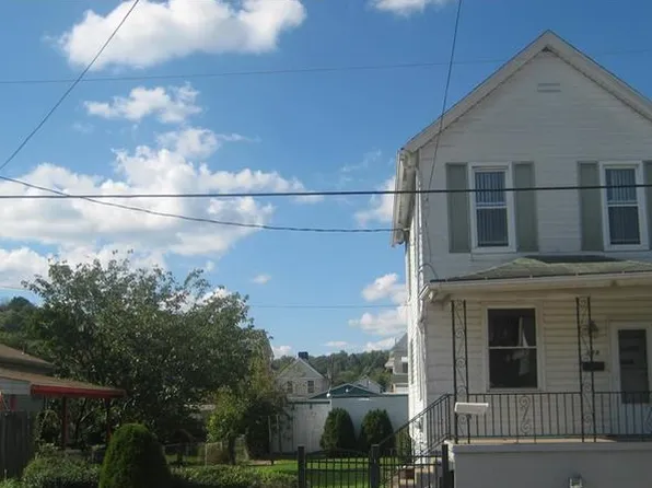 129 S 11th St, Jeannette, PA 15644