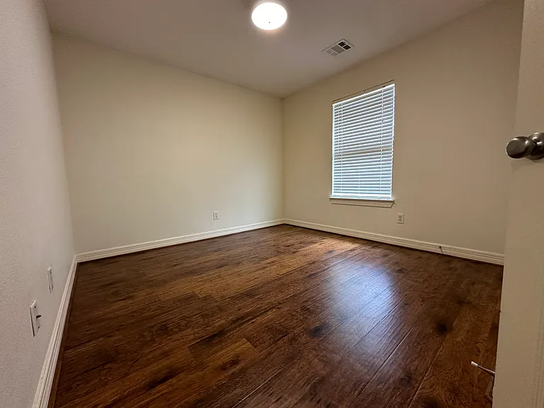 4717 Worchester Ln — Photo 11