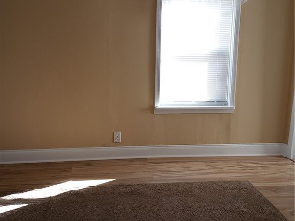 4th image of 1317 Hall St
